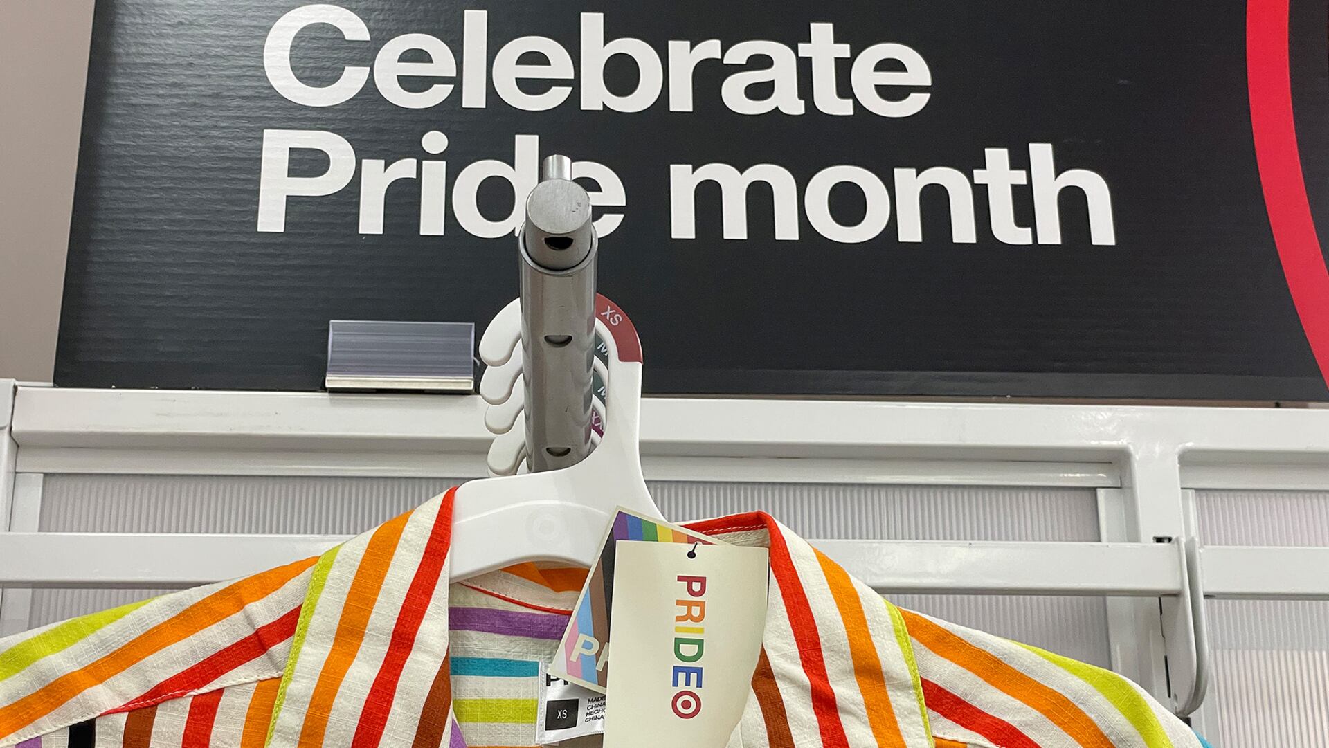 Mês do Orgulho: displays recuados da Target no ano de 2023 ainda influenciam