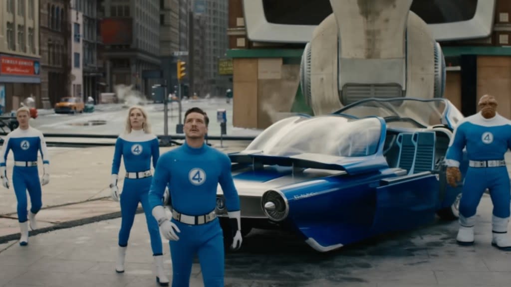 "Quarteto Fantástico: Pedro Pascal como Reed Richards em uniforme icônico azul"
