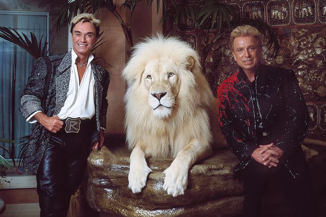"Dupla mágica Siegfried e Roy: Jude Law e Andrew Garfield caracterizados como os famosos ilusionistas em nova minissérie da Apple TV+"

