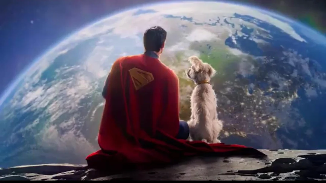 "Superman e Krypto juntos: momento tocante na neve com herói ferido e cão leal"
