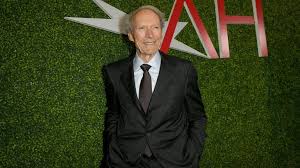 "Clint Eastwood: diretor experiente comandando nova produção cinematográfica"
