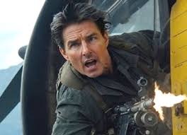 "[Tom Cruise IMAX Londres: astro acenando do telhado do cinema BFI IMAX durante ação promocional ousada]" 