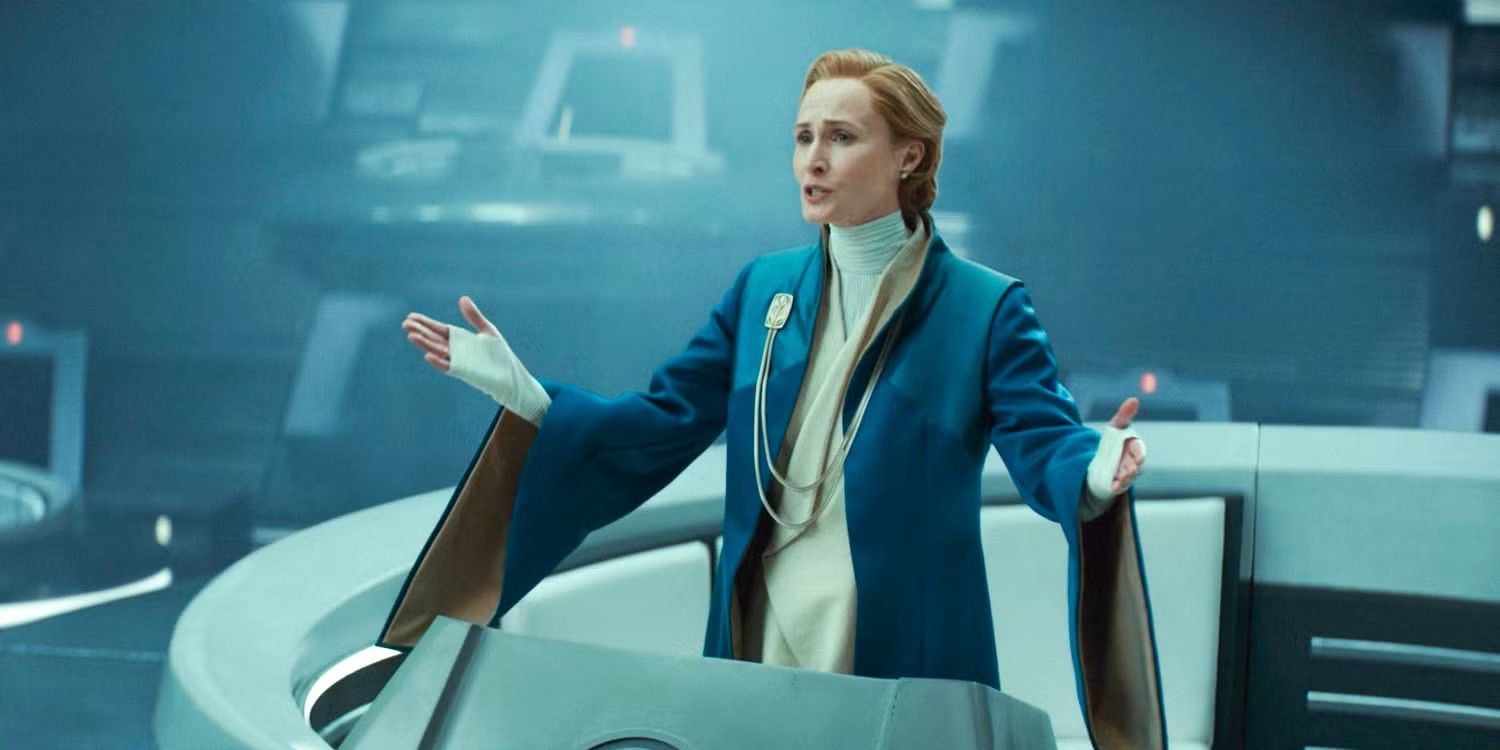 "Palpatine Andor: oficiais imperiais discutem ordens do Imperador invisível em reunião tensa"
