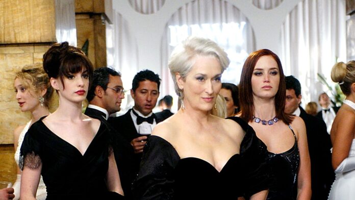 "Diabo Veste Prada: Emily Blunt caracterizada como executiva poderosa na sequência"

